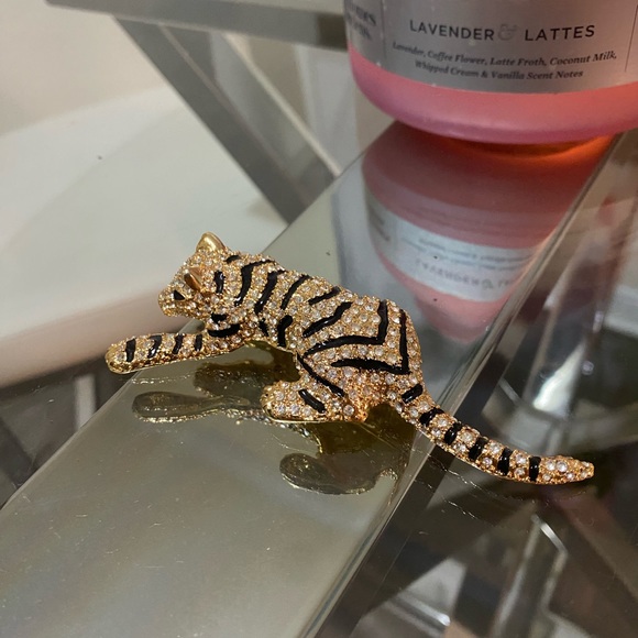 Vintage Rhinestone& Black Enamel Leopard Brooch - Picture 6 of 9